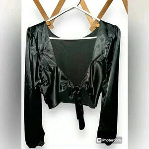 Black silky cropped tie front balloon sleeve top large nwt